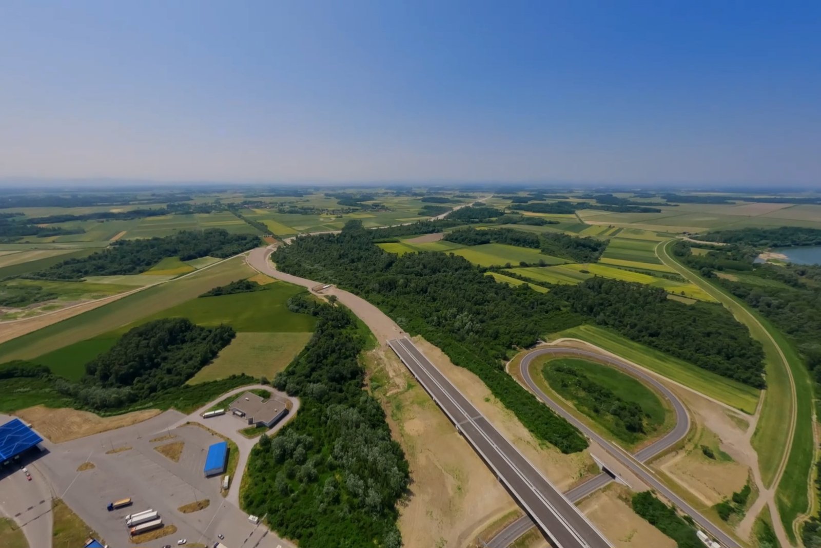 Autoputevi objavili nove snimke: Pogledajte kako napreduju radovi na dionicama Bijeljina – Rača i Koridor 5C Putnikovo brdo (VIDEO)