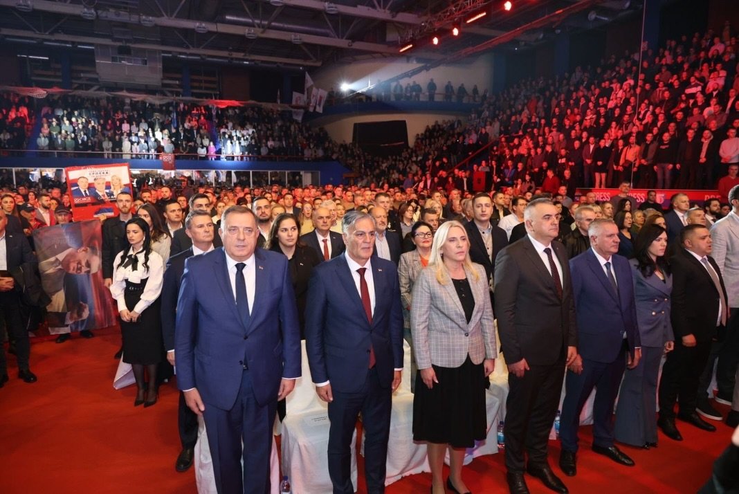 SNSD održao završnu predizbornu tribinu u Banjaluci: Velika podrška u dvorani Borik (FOTO)